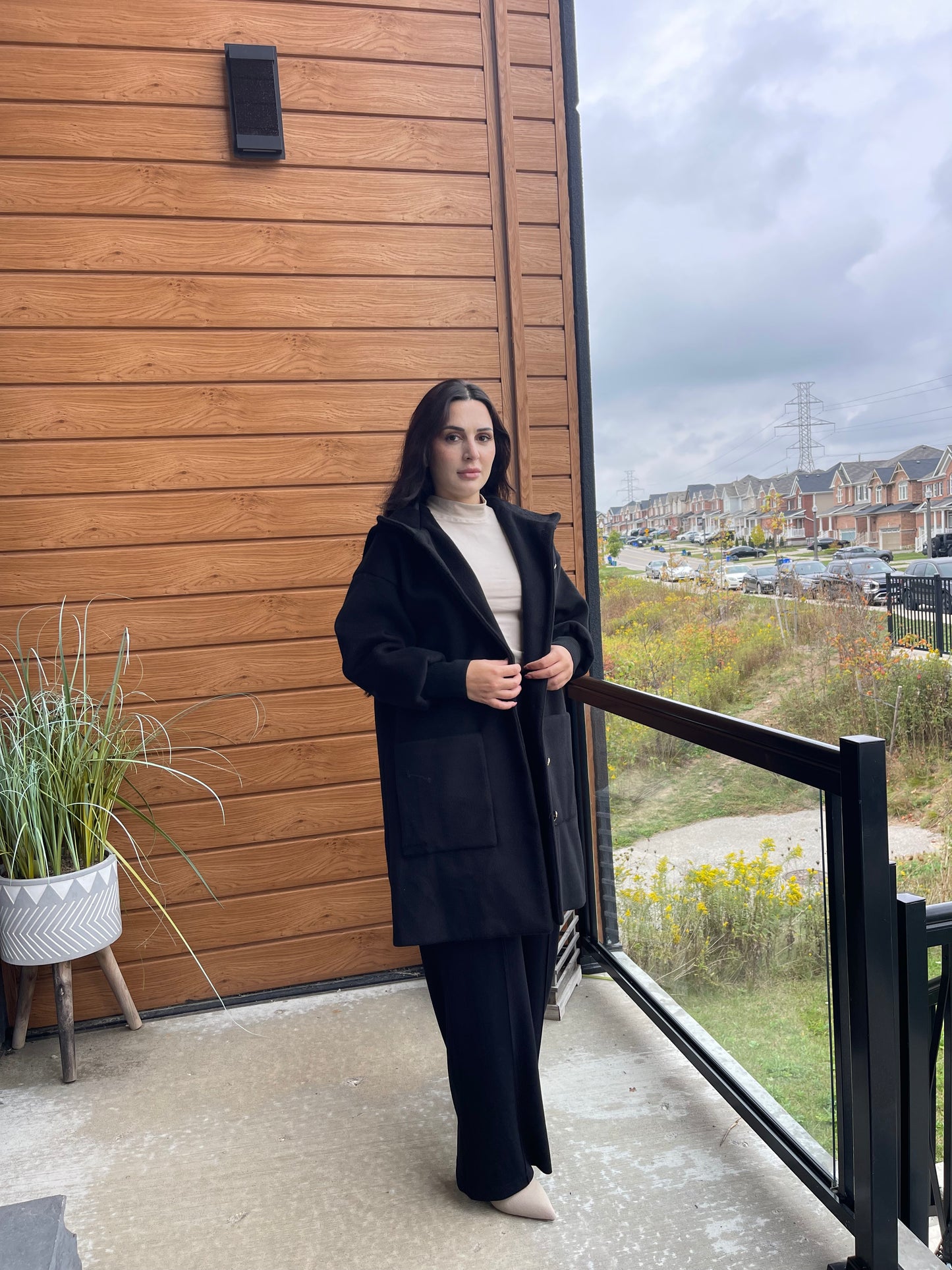 Golden Button Wool Coat 🖤🤎