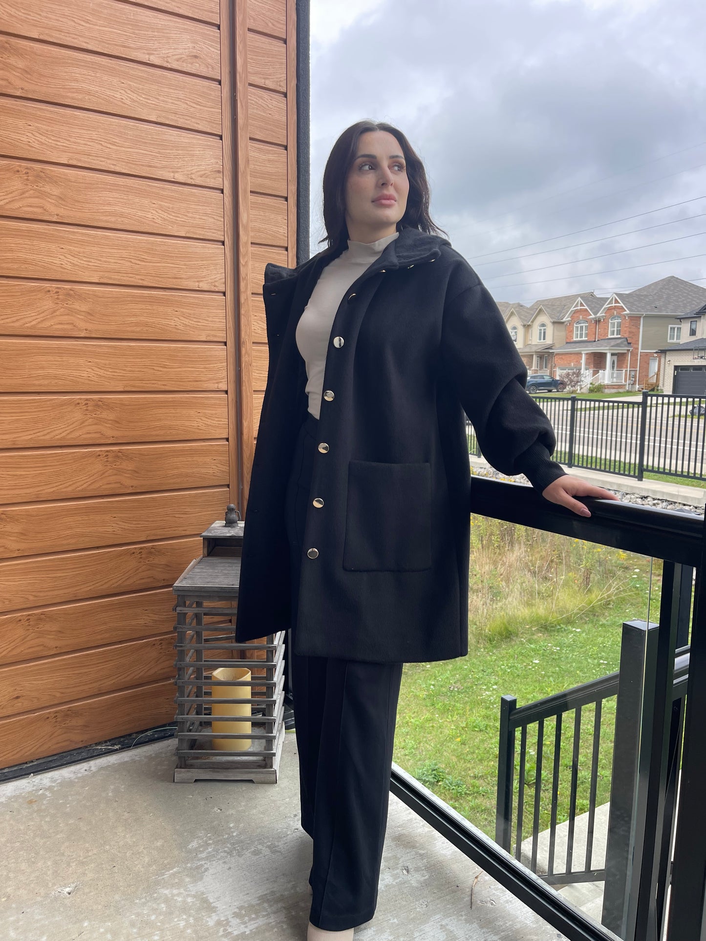 Golden Button Wool Coat 🖤🤎