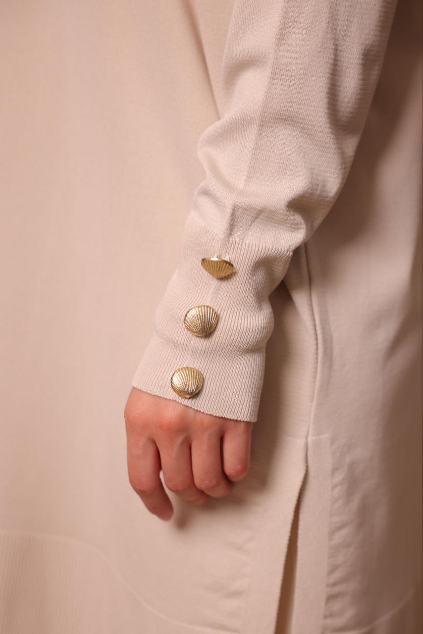 Golden Touch Knit Top 🍁 كنزة التريكو بلمسة ذهبية