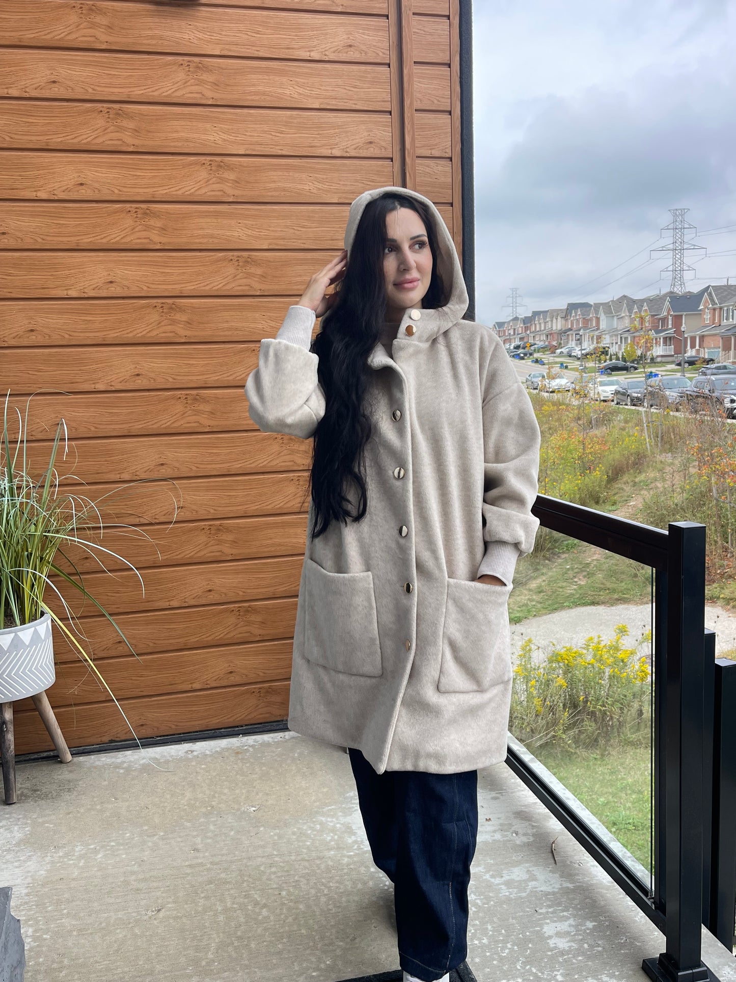 Golden Button Wool Coat 🖤🤎