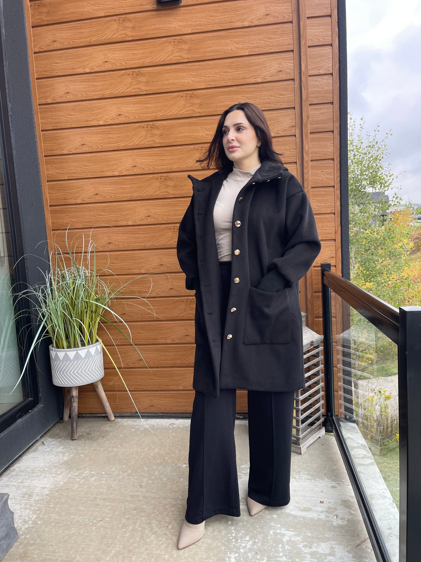 Golden Button Wool Coat 🖤🤎