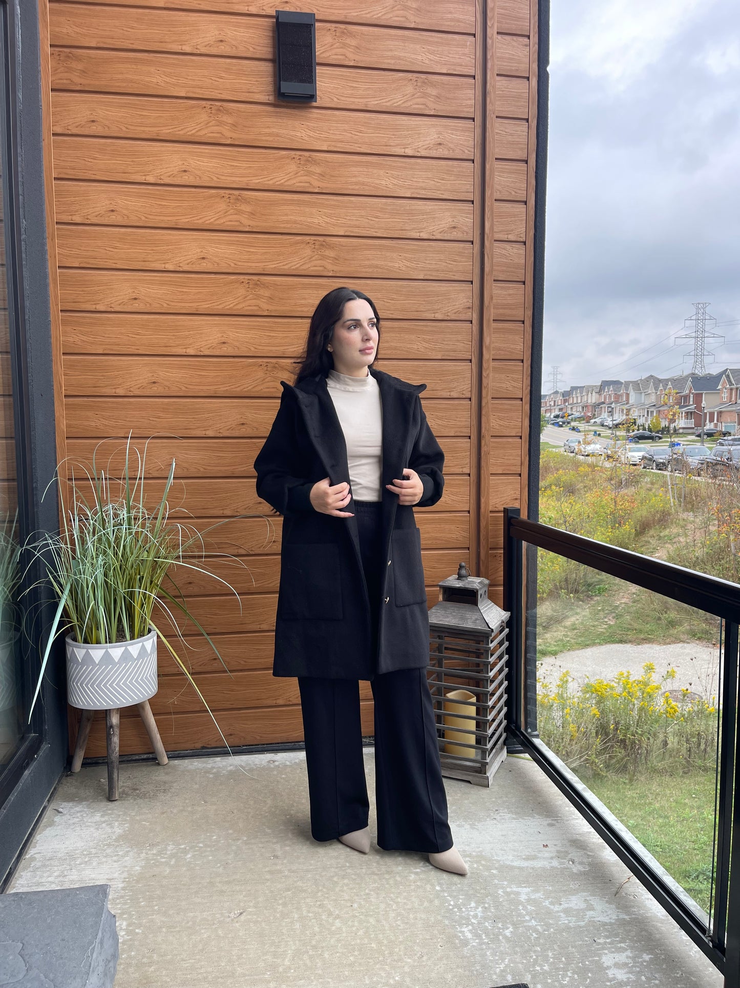 Golden Button Wool Coat 🖤🤎