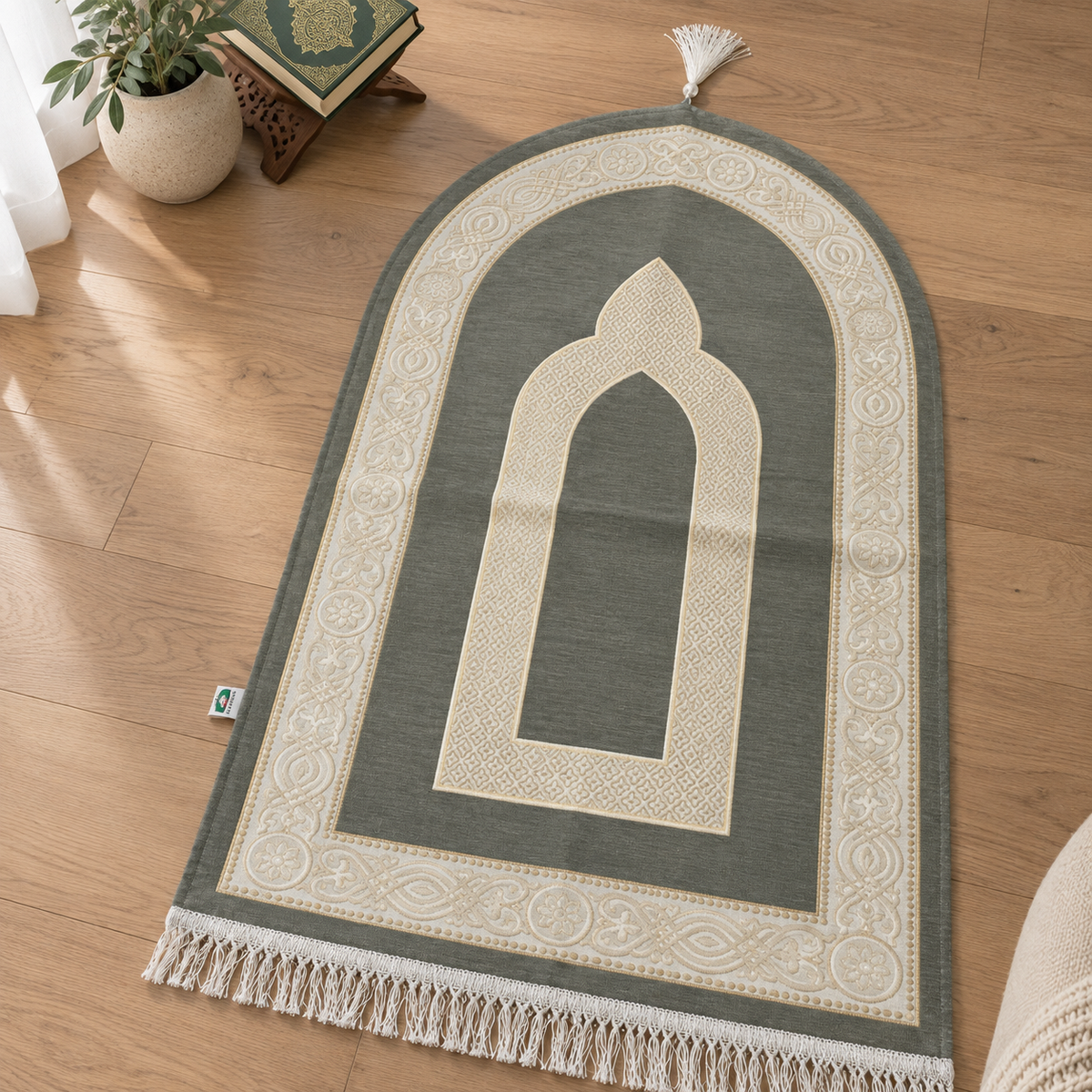 Lightly Padded Prayer Mat | سجادة صلاة مبطنة خفيفة